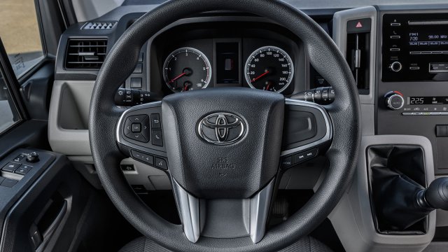 Toyota Hiace 13